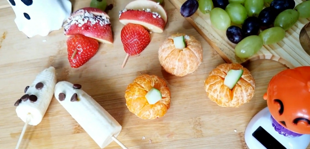 How to Make Halloween Fruit Tray
