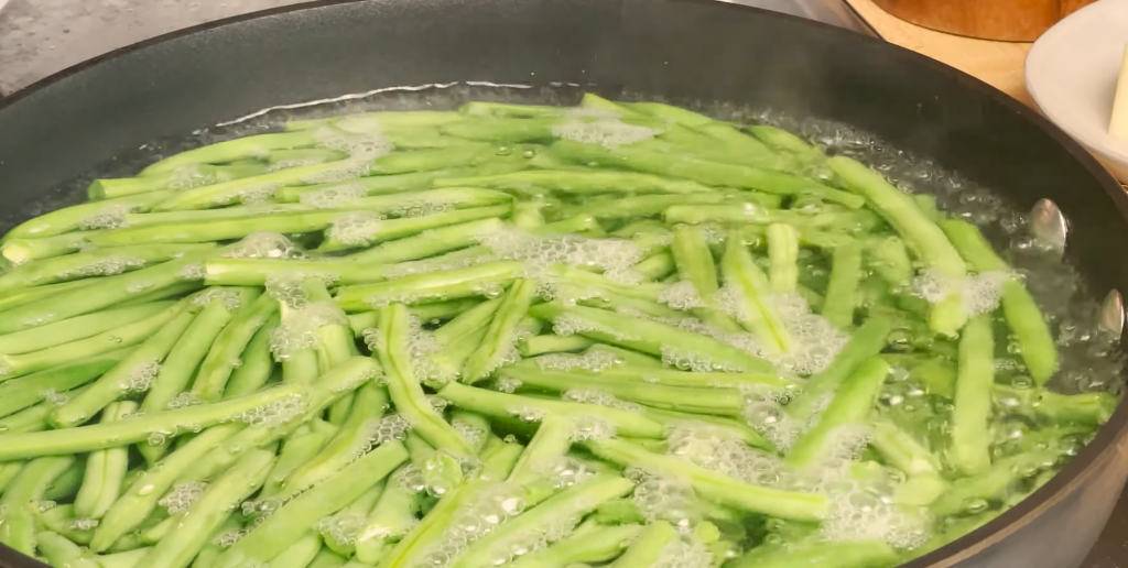 How to Make Thanksgiving Green Beans