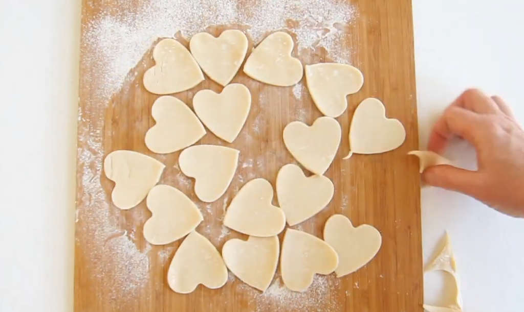 How to Make Valentine&#8217;s Appetizer with Mozzarella Cheese