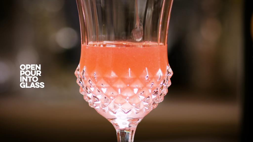 Valentine&#8217;s Day Alcoholic Drinks: Strawberry Cocktail