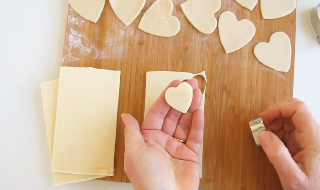 How to Make Valentine&#8217;s Appetizer with Mozzarella Cheese