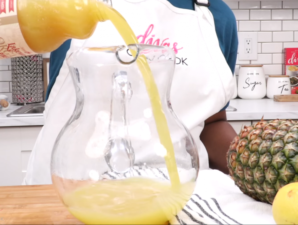 How to Make Pineapple Lemonade