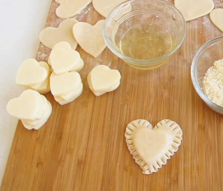 How to Make Valentine&#8217;s Appetizer with Mozzarella Cheese