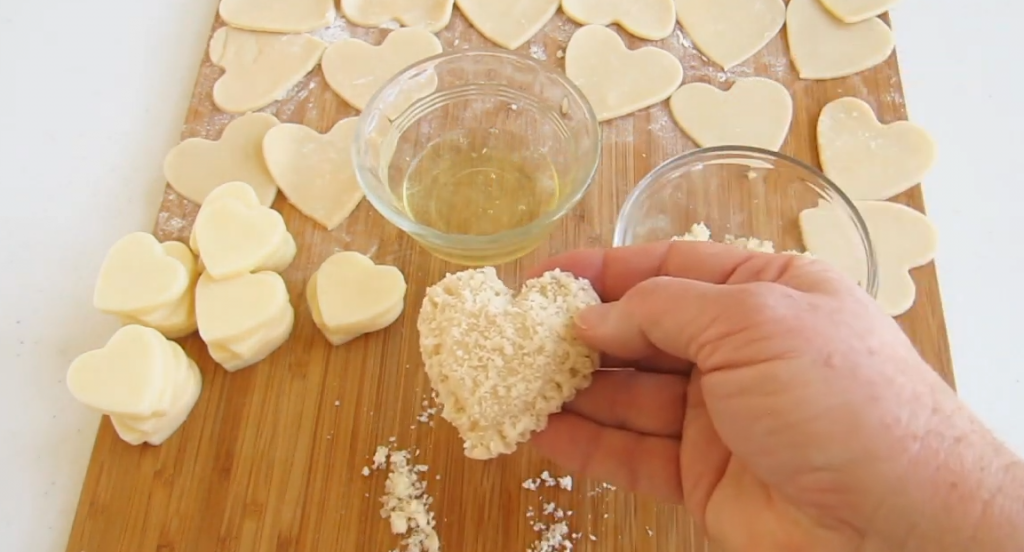 How to Make Valentine&#8217;s Appetizer with Mozzarella Cheese