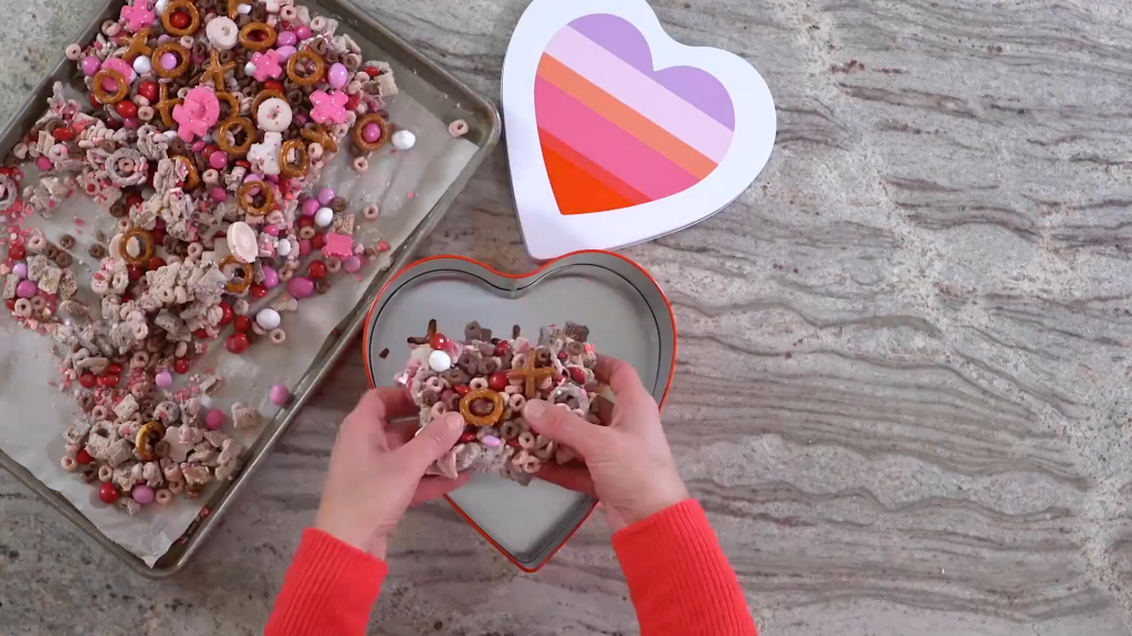 How to Make Valentine&#8217;s Snack Mix