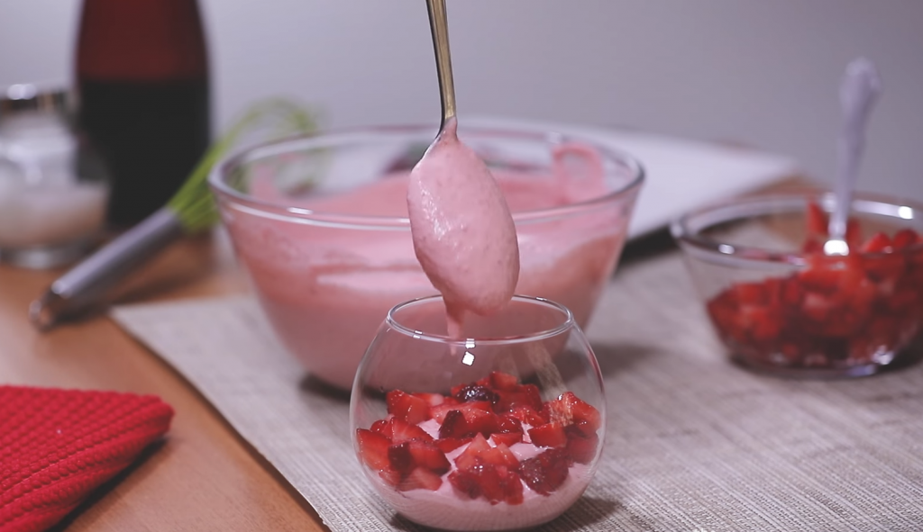 Strawberry Mousse &#8211; Valentine&#8217;s Day Dessert Easy