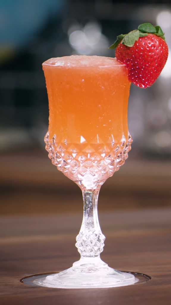 Valentine&#8217;s Day Alcoholic Drinks: Strawberry Cocktail