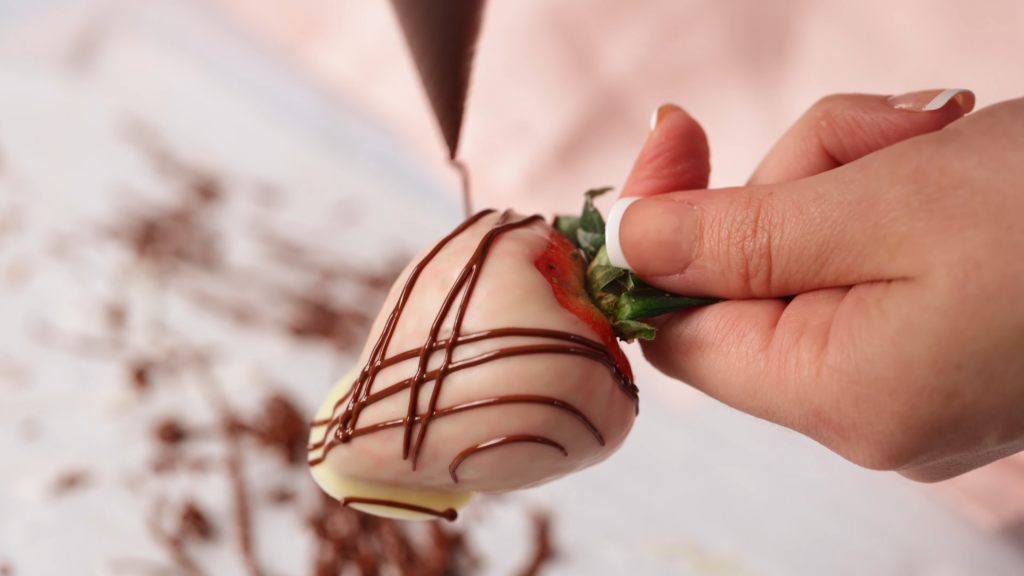 How to Make Valentine&#8217;s Day Chocolate Covered Strawberries