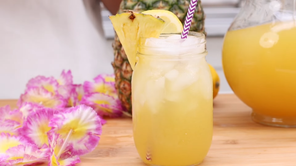How to Make Pineapple Lemonade