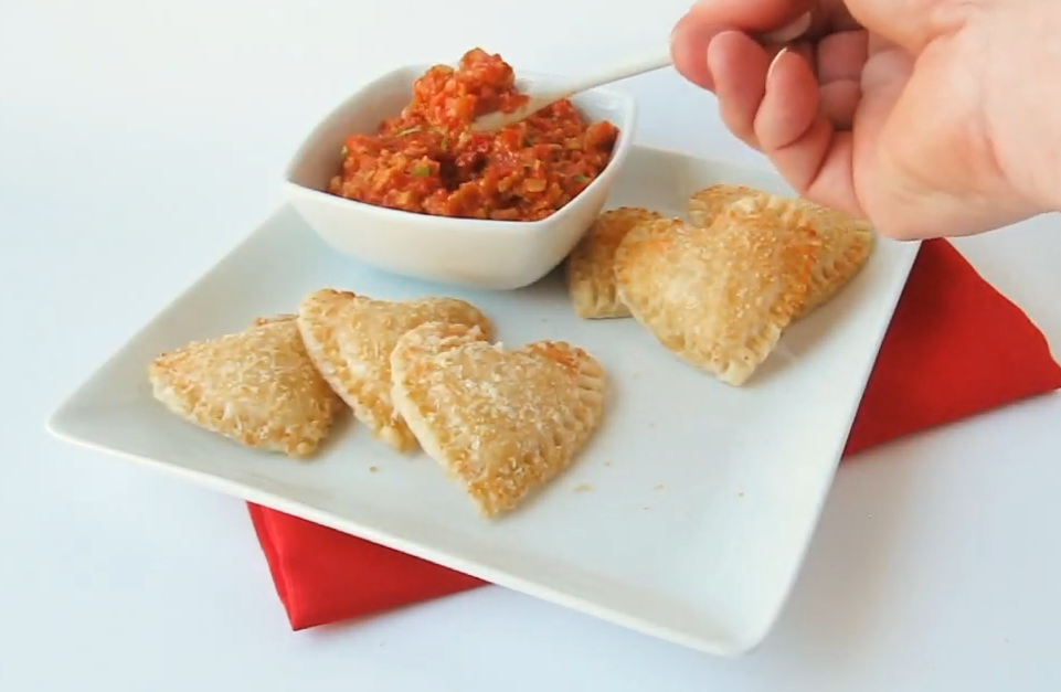 How to Make Valentine&#8217;s Appetizer with Mozzarella Cheese