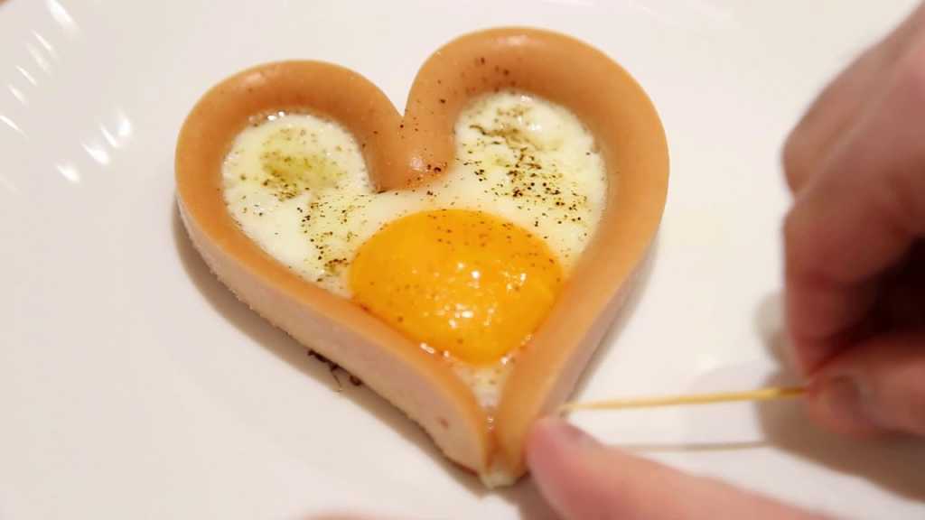 Heart-shaped Egg for Valentine&#8217;s Breakfast