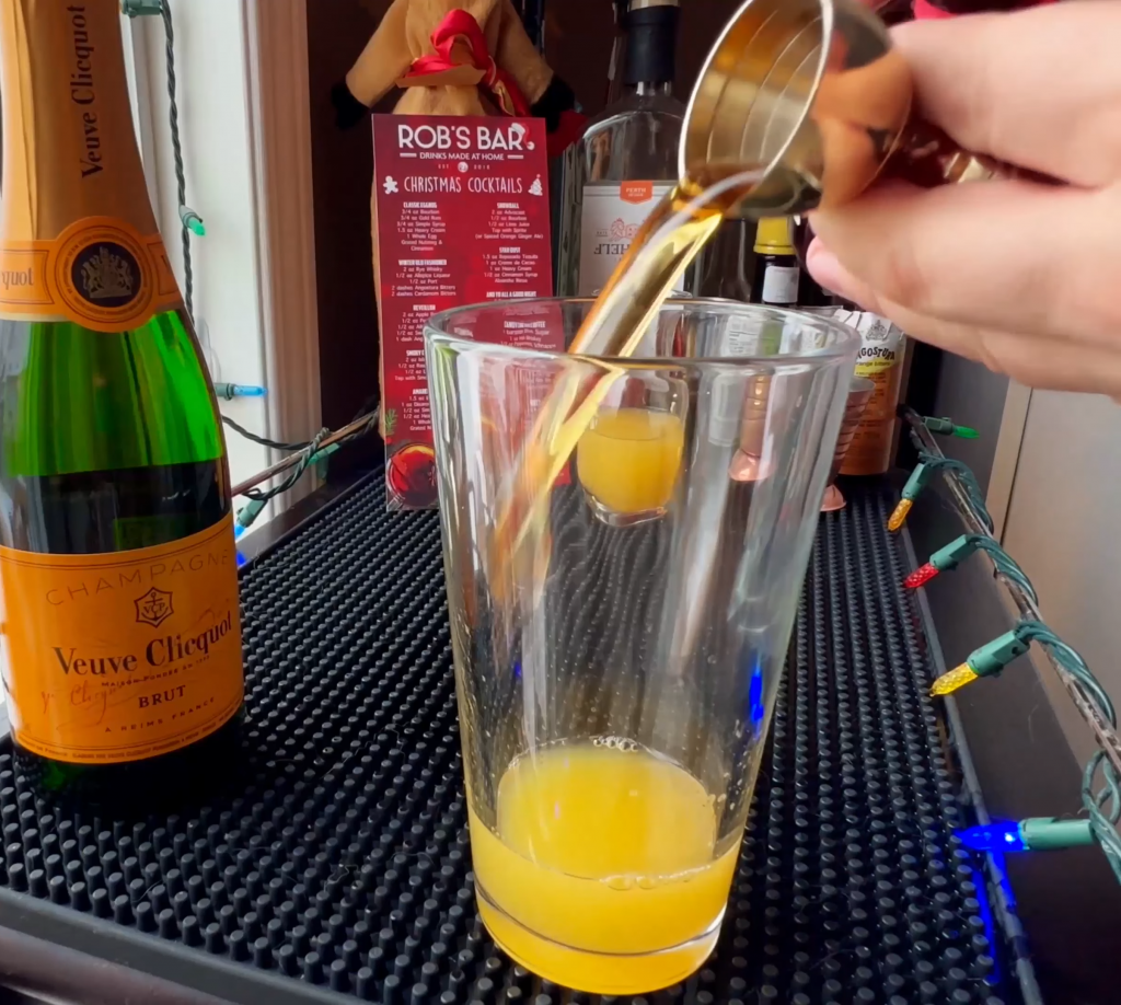 New Year&#8217;s  Drinks 2024: Cocktail Grand Mimosa