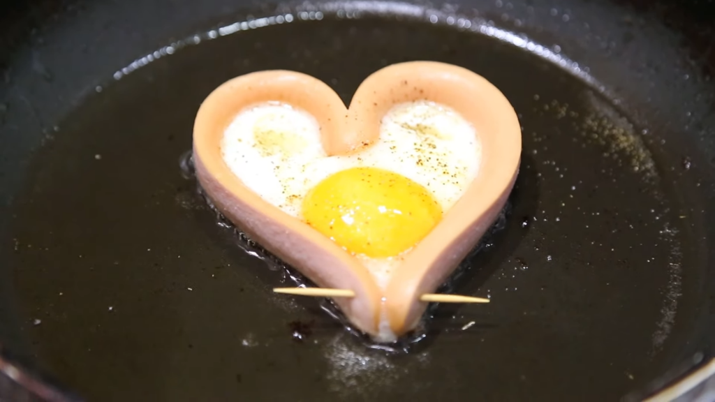 Heart-shaped Egg for Valentine&#8217;s Breakfast