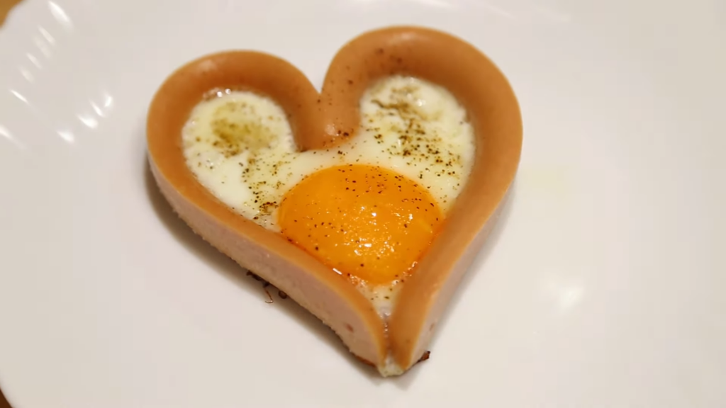 Heart-shaped Egg for Valentine&#8217;s Breakfast