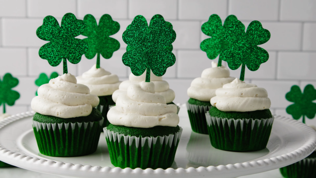 St. Patrick&#8217;s Day Cupcakes Green Velvet