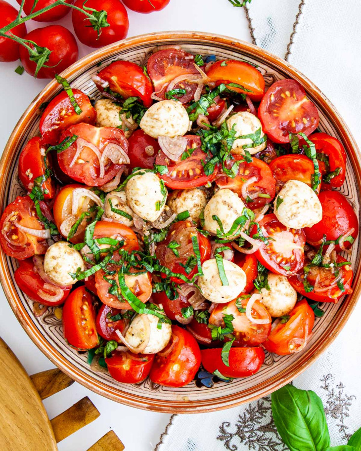 19 Tomato Salad Recipes: A 2024 Guide to Fresh and Flavorful Salads